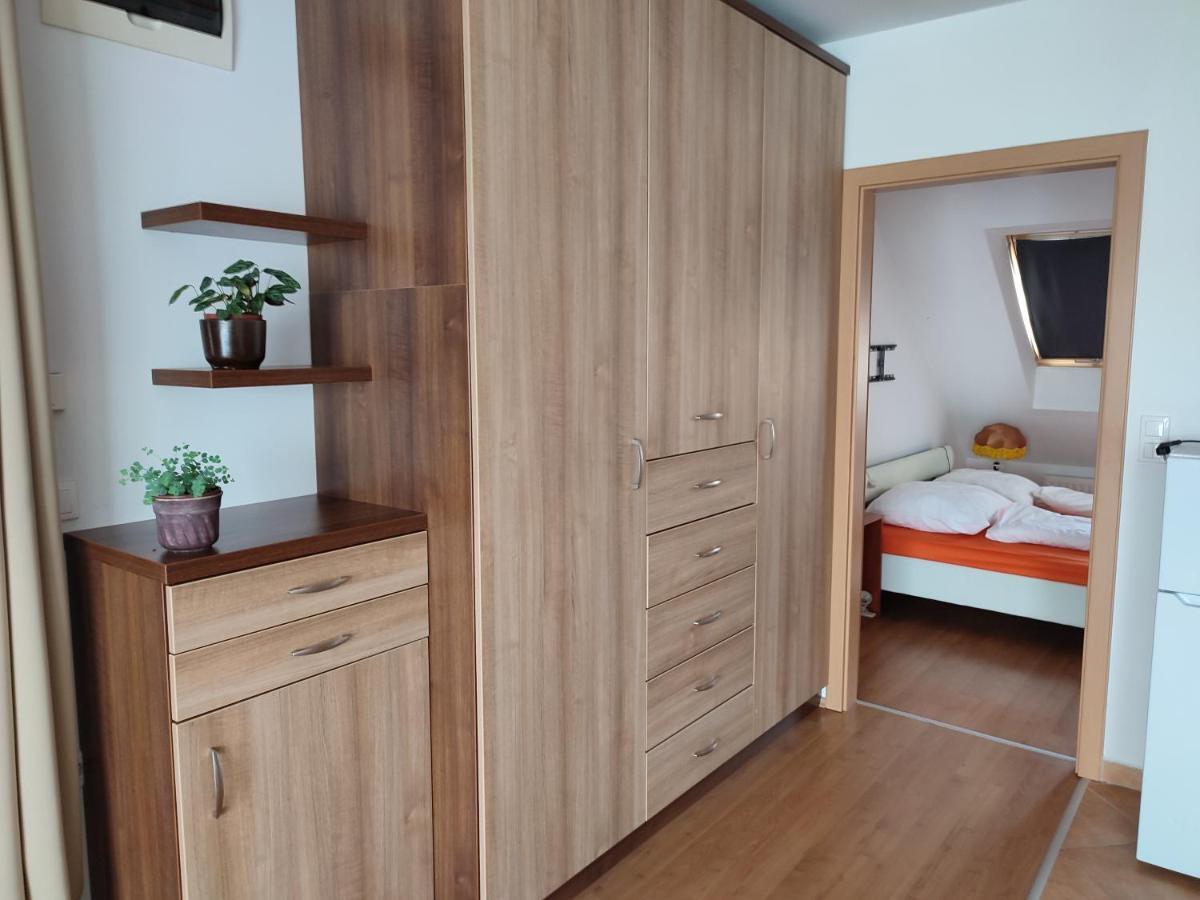 Larix Apartman Sarvar Exterior photo