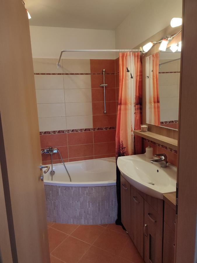 Larix Apartman Sarvar Exterior photo